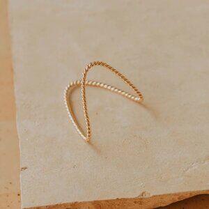 Hello Adorn Twisted Swell Ring Size 8